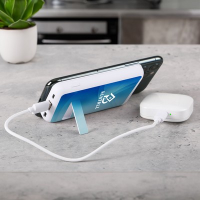 wireless powerbank on a coutertop